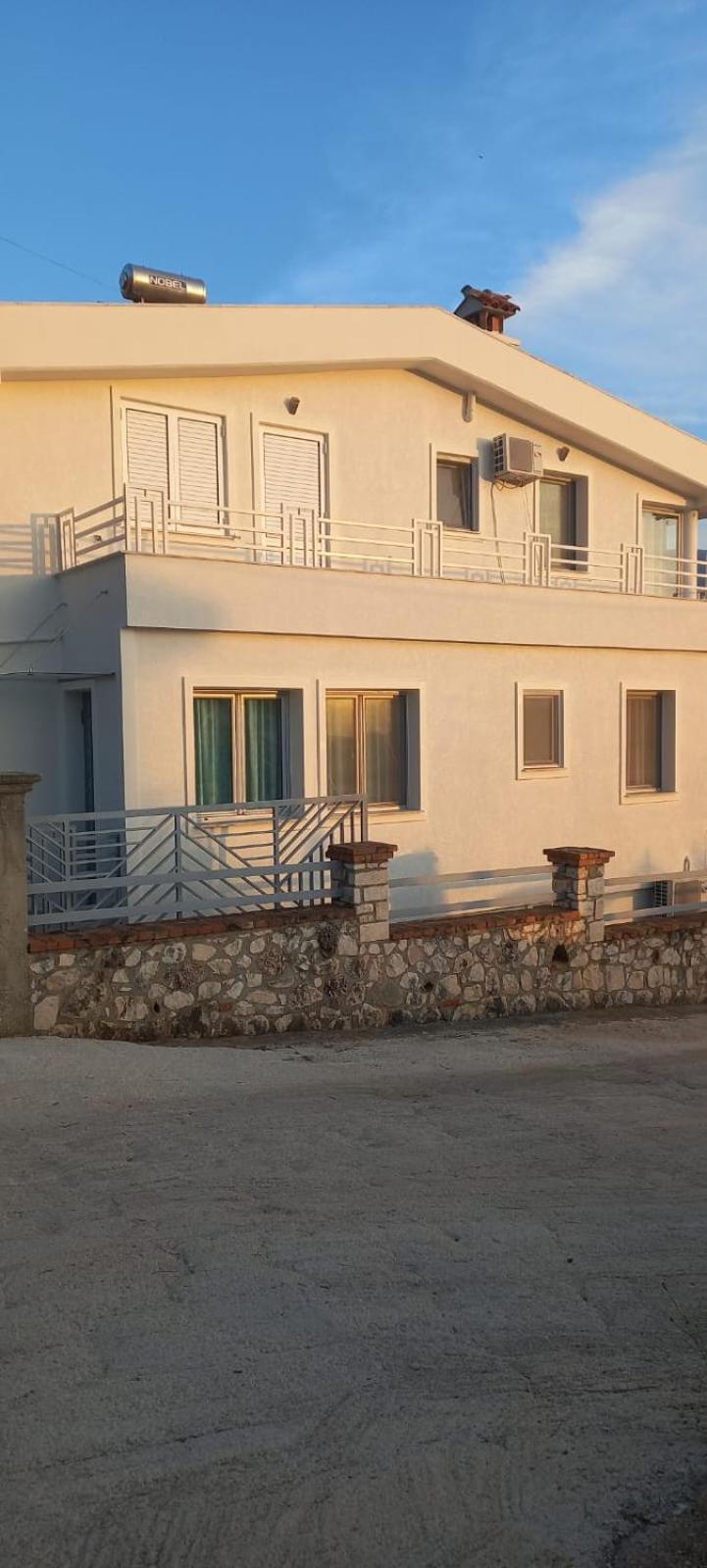 Villa Entire Elida