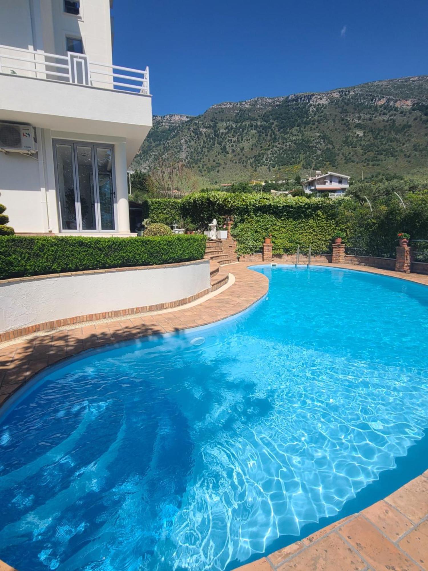 Entire Elida Villa *